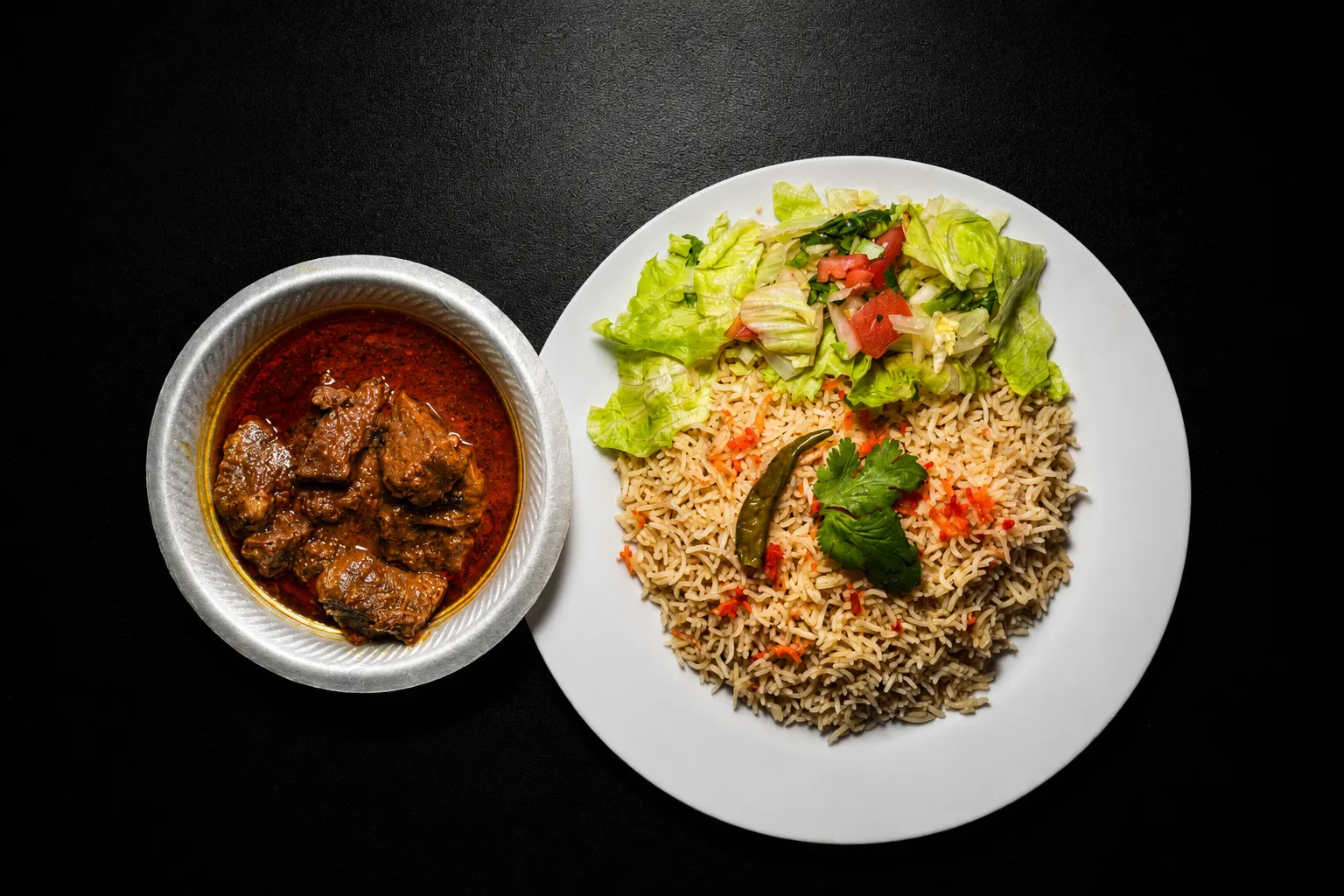 Chicken curry with rice and salad